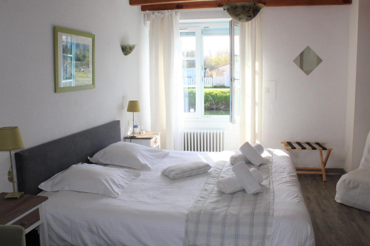 Hotel Au Marais Coulon Buitenkant foto