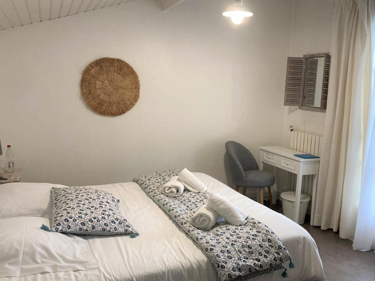 Hotel Au Marais Coulon Buitenkant foto