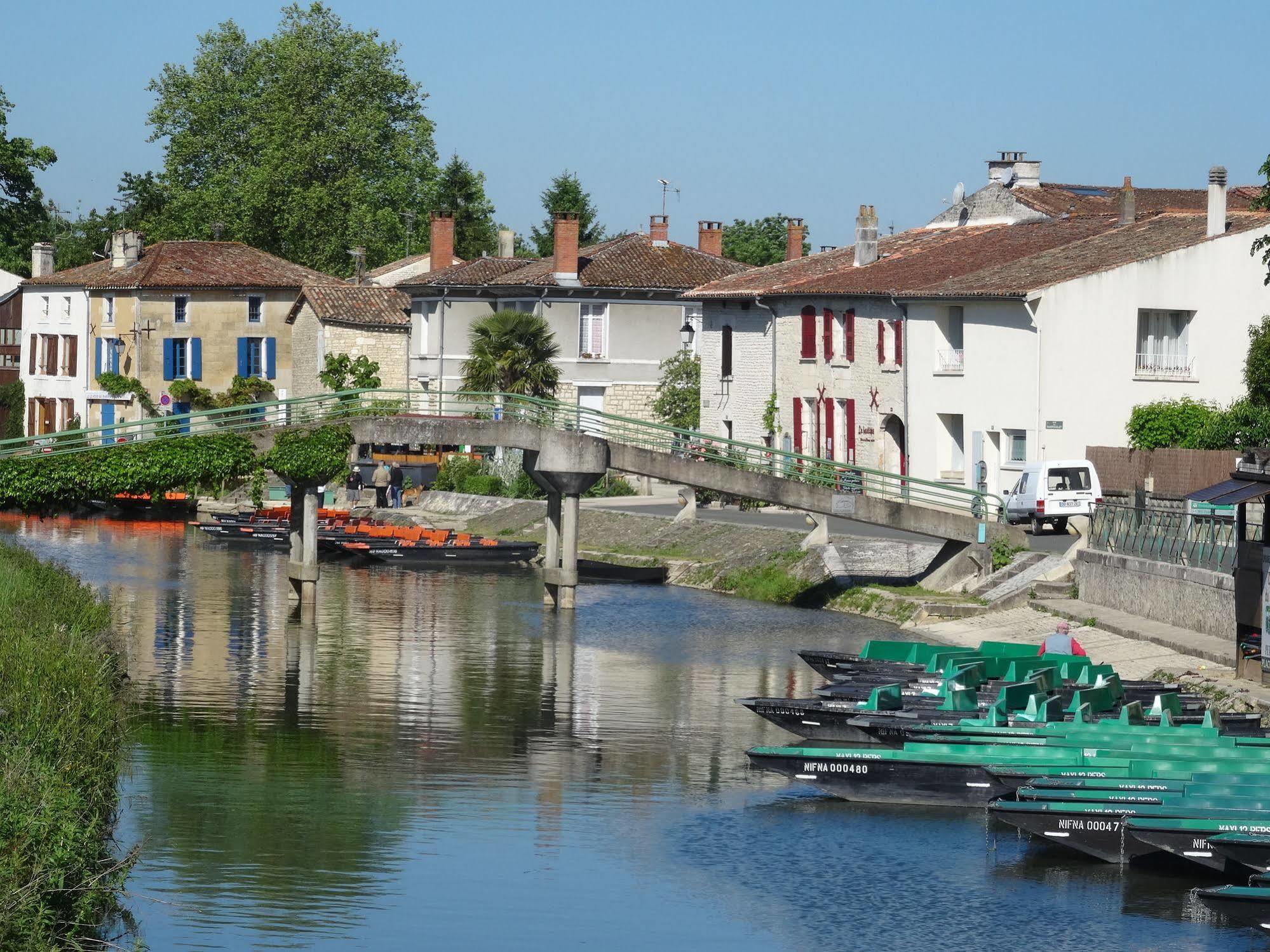 Hotel Au Marais Coulon Buitenkant foto