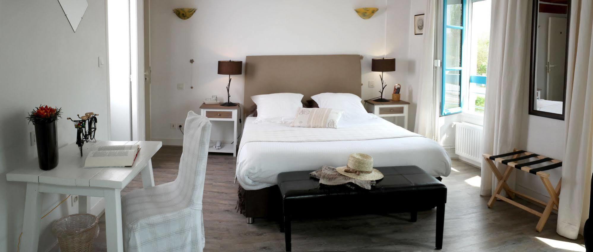 Hotel Au Marais Coulon Buitenkant foto